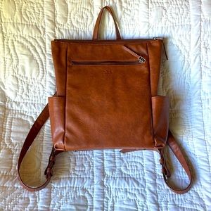 Like new FRESHLY PICKED Amber Minimal diaper pack. Used only for a month.